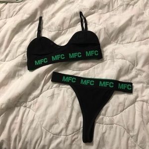 MFC MYFREECAMS Black bra and thong set small
